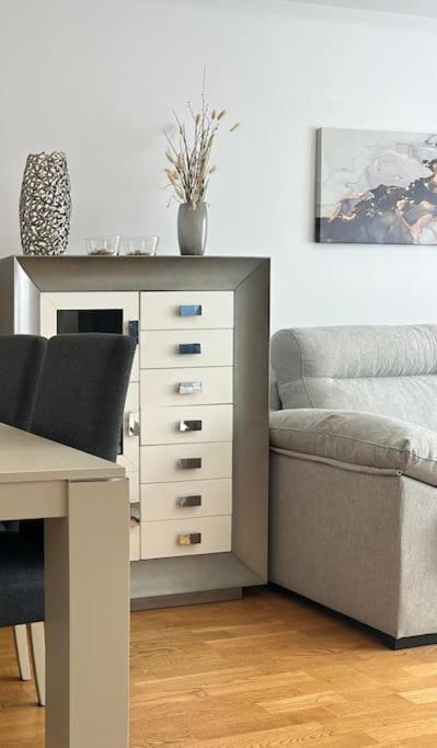 Studio 14 + Garaje Incluido. Nuevo, Elegante, Acogedor. 하로 외부 사진